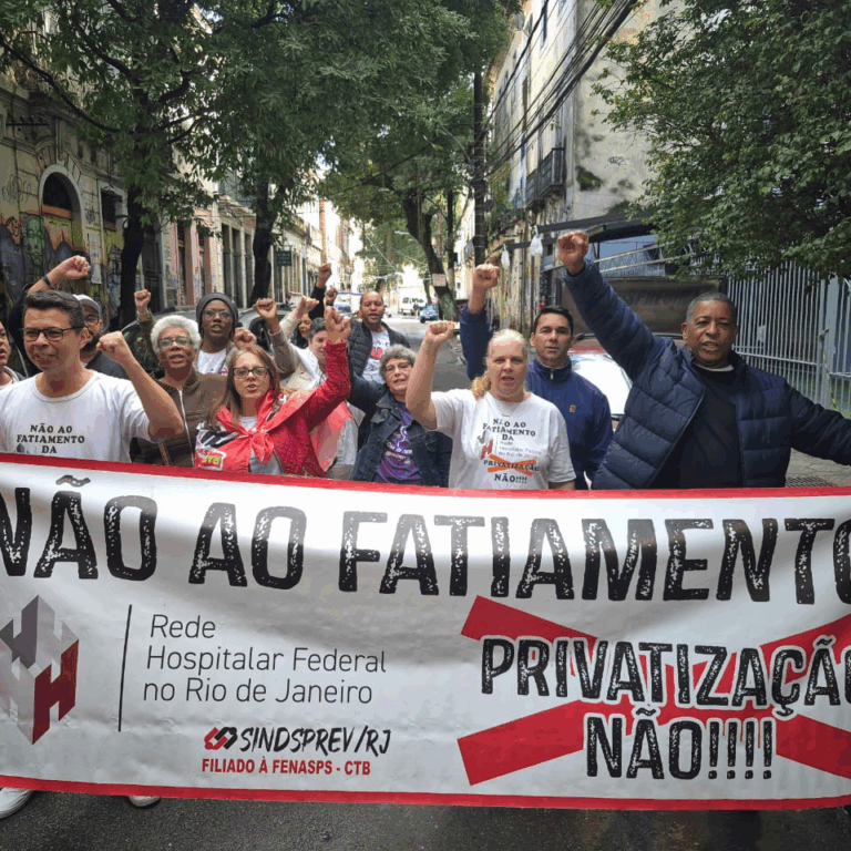 Servidores da rede federal de saúde iniciam caminhada, no Centro do Rio, para denunciar arbitrariedades do Governo Lula