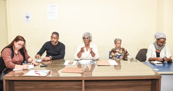 Foram debatidos ainda a insalubridade de alguns servidores, o adicional-noturno e o reajuste na rubrica judicial referente à ação da gratificação proporcional (GDPST), além da precarização de serviços. Foto: Mayara Alves
